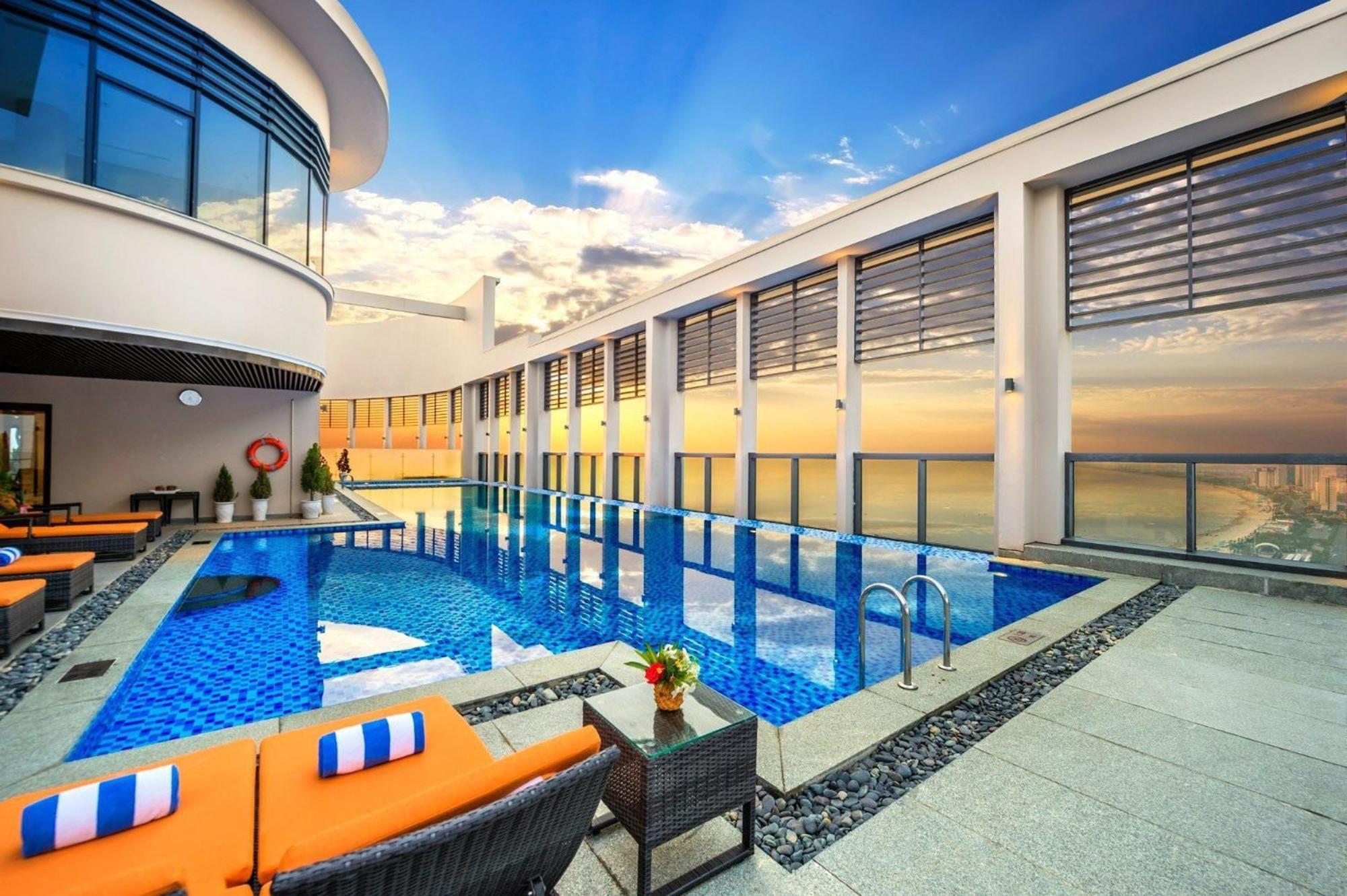 Luxurious Ocean View - My Khe Front - Hinata Apartment Da Nang